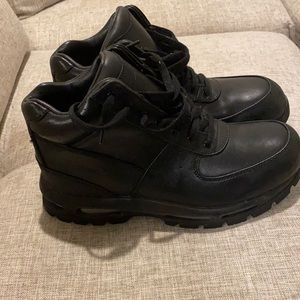 Men’s Size 10 Nike ACG boots